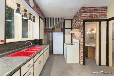 121 N Prospect St, Belding, MI 48809 photo 4