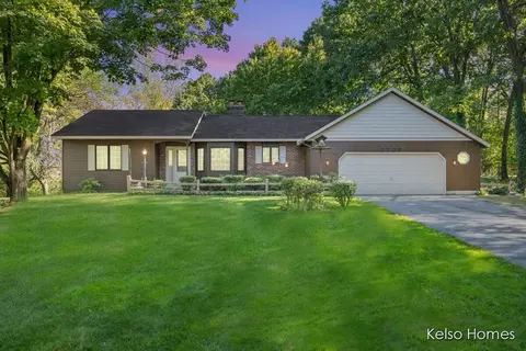 2728 Oldepointe Dr NE, Grand Rapids, MI 49525
