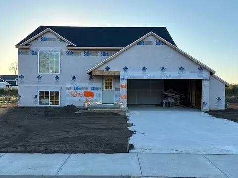 4266 Old Farm Dr, Wayland, MI 49348