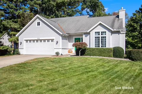 3298 Creek Ct, Holland, MI 49424