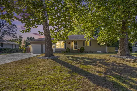 7527 Louise Ave, Jenison, MI 49428