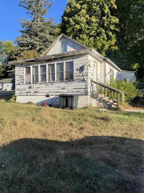 212 1st St, Shelby, MI 49455