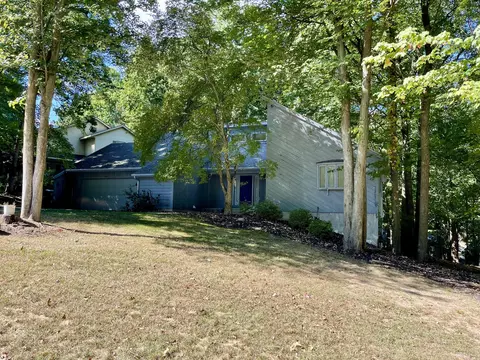 1837 Chateau Dr SW, Wyoming, MI 49519