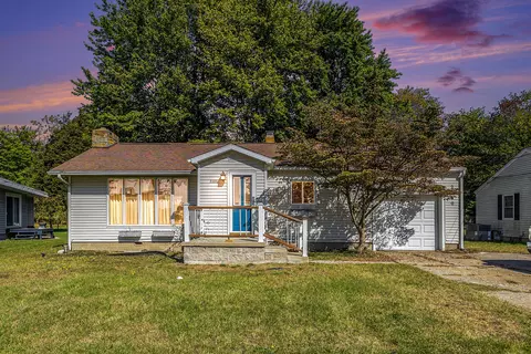2460 Memorial Dr, North Muskegon, MI 49445