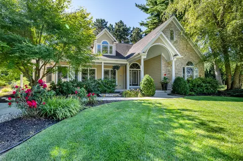 1924 Hidden Pines Trl #A, Stevensville, MI 49127