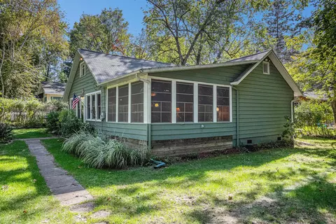 9202 Kruse St, Lakeside, MI 49116