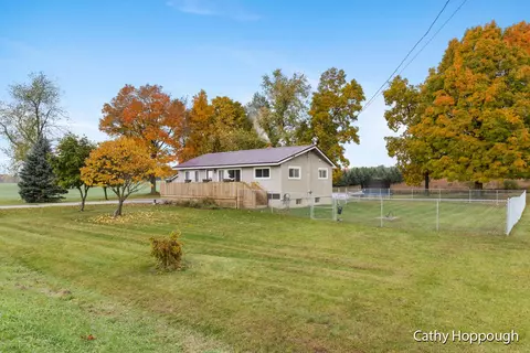 1061 Woods Rd, Fenwick, MI 48834