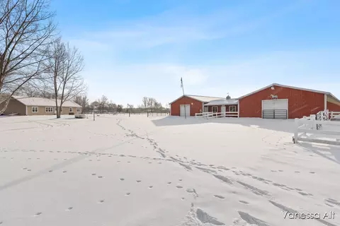 11065 Corral Dr, Ravenna, MI 49451