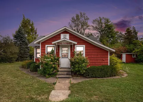 7258 Longfellow St, South Haven, MI 49090