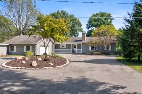 13206 Pine Island Dr, Sparta, MI 49345