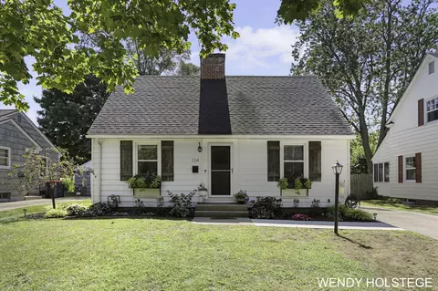 134 W 22nd St, Holland, MI 49423