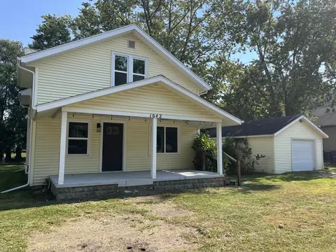 1642 Bristol Ave NW, Grand Rapids, MI 49504