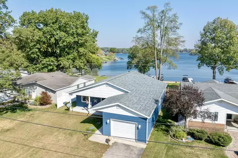 8136 W Royal Rd, Canadian Lakes, MI 49346