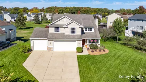 8715 Sun Park Dr, Zeeland, MI 49464