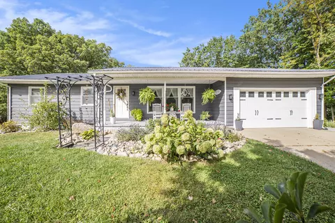 5144 Wildwood Dr, Mount Pleasant, MI 48858