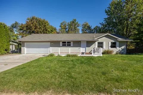 2807 Manitou Dr NE, Grand Rapids, MI 49525