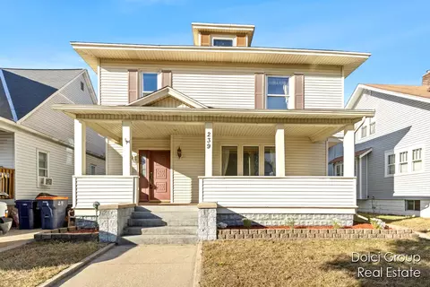 239 W 17th St, Holland, MI 49423