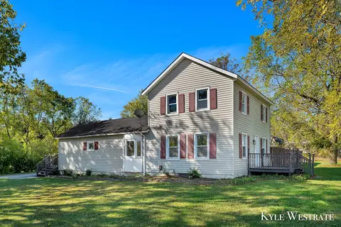 818 Lake Michigan Dr, Grand Rapids, MI 49534