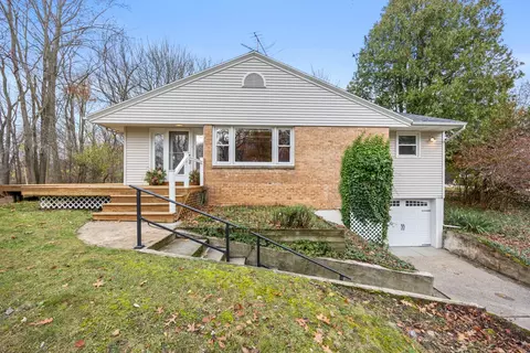2025 Laraway Lake Dr SE, Grand Rapids, MI 49546