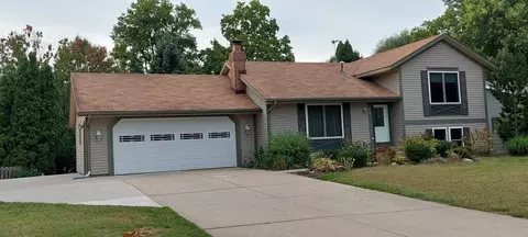 2241 Jamestown Dr SE, Kentwood, MI 49508