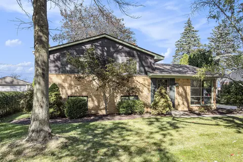 23 Tower Dr, Saline, MI 48176