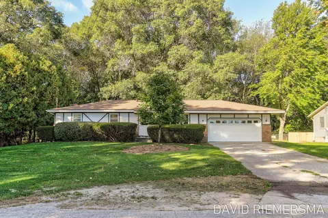 4699 Susan St, Norton Shores, MI 49441