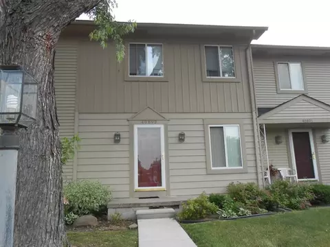 40893 Highpointe Dr, Clinton Twp, MI 48038