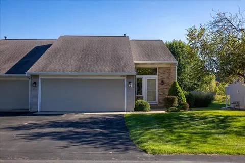 1050 Fairfield Dr #71, Hudsonville, MI 49426