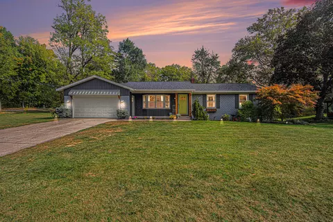 810 Paradise Lake Dr SE, Grand Rapids, MI 49546