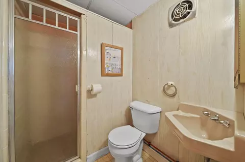 Bath - 935 Otney Dr, Jackson, MI 49201 photo 3 of 3