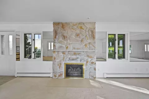 Living - 935 Otney Dr, Jackson, MI 49201 photo 2 of 5