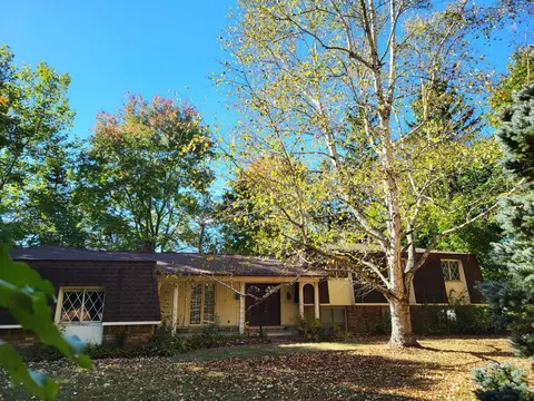 2520 Lake George Rd, Oakland, MI 48363