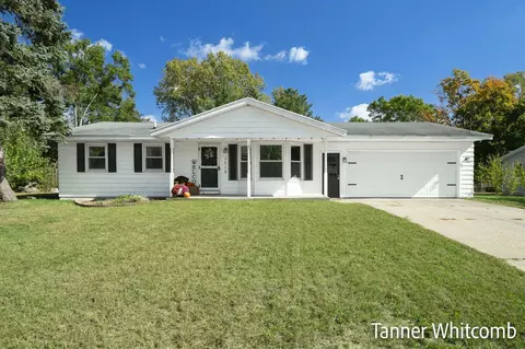 2518 Miles Standish Dr, Holland, MI 49424