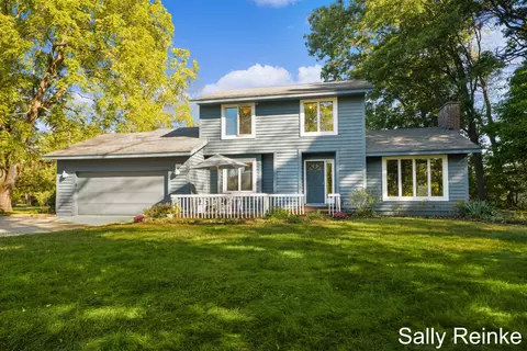 4850 Chauncey Dr NE, Belmont, MI 49306