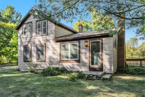 79 109th Ave, Plainwell, MI 49080 photo 2