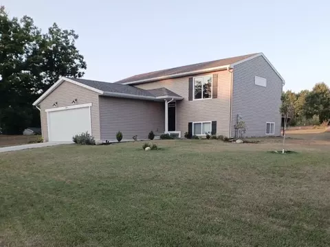 820 Morgan Dr, Belding, MI 48809 photo 3