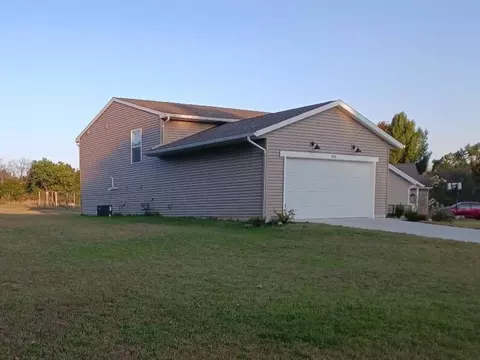 820 Morgan Dr, Belding, MI 48809 photo 2