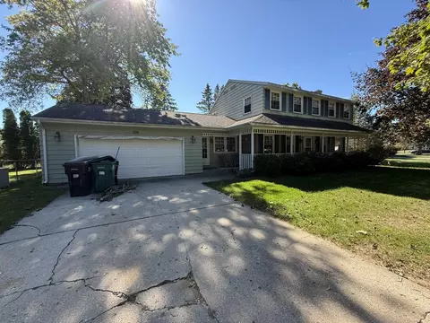 1181 Devonshire Dr, Norton Shores, MI 49441