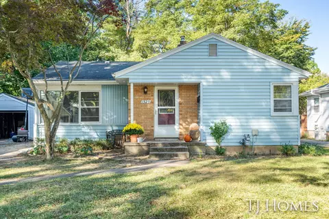1525 Herrick Ave NE, Grand Rapids, MI 49505
