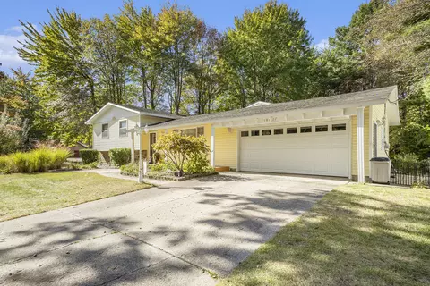 18427 168th Ave, Spring Lake, MI 49456