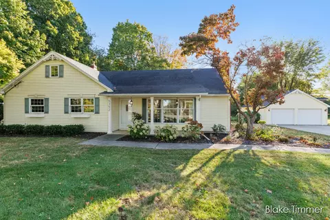 5352 40th Ave, Hudsonville, MI 49426