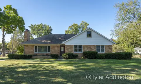 8341 Cottonwood Dr, Jenison, MI 49428