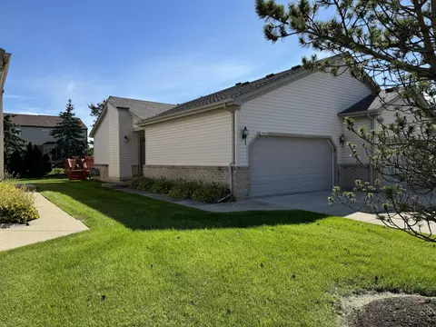 53180 Pineridge Dr, New Baltimore, MI 48051