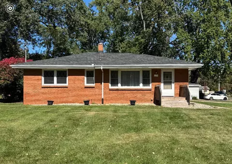 2230 Saines Manor Dr, Jackson, MI 49201 photo 1