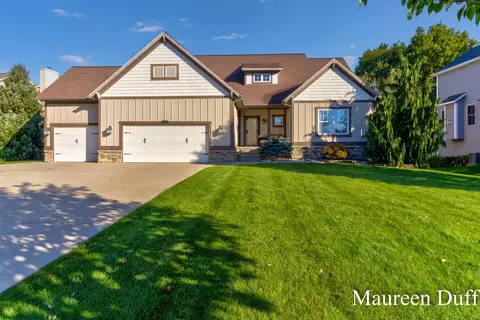 76 Meadows Dr, Norton Shores, MI 49444