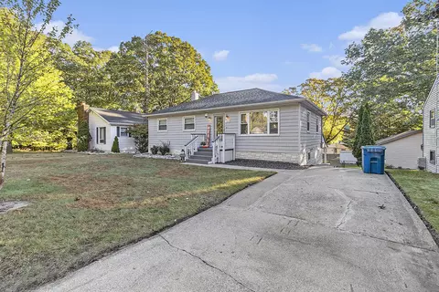 1040 N Robert St, Ludington, MI 49431