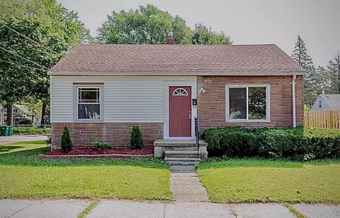 1140 Cawood St, Lansing, MI 48915