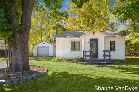 225 N Scott St, Morley, MI 49336