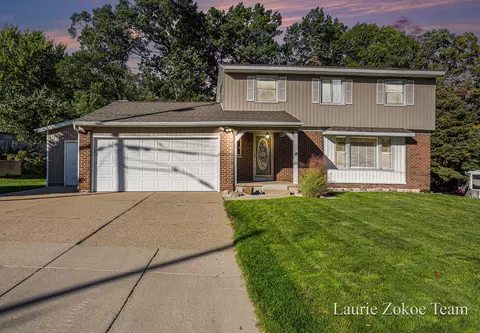 121 Lantern Dr NW, Comstock Park, MI 49321