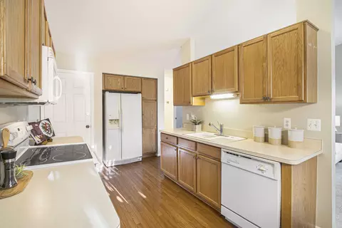 222 Commons Ct, Saline, MI 48176 photo 8